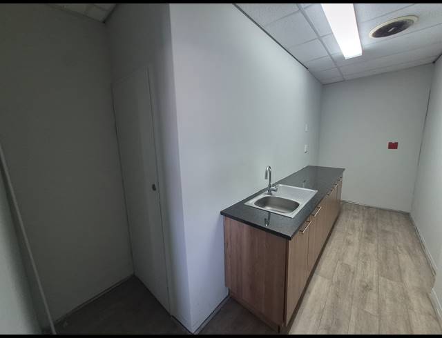 158M² OFFICE TO LET IN WOODMEAD